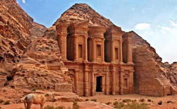 Nevjerojatne građevine u špiljama i stijenama