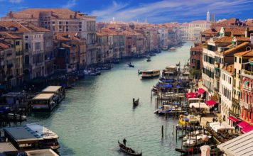 Jedenje, sjedenje i druge nedopuštene radnje: Venecija i Firenca uvode nove zabrane za turiste venecija, italija