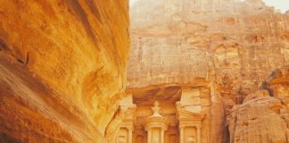 Drevni grad Petra – jedno od sedam novih svjetskih čuda Petra, Jordan, drevni grad
