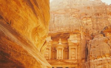 Drevni grad Petra – jedno od sedam novih svjetskih čuda Petra, Jordan, drevni grad