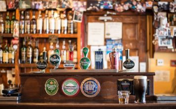 Zbog zamora brexitom Britanci više piju pivo, brexit, pub, slavlje