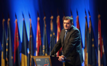 Dodik rekao da se Republika Srpska može otcjepiti od BiH svakog trenutka, nakon što su Bošnjaci krenuli protiv imena Dodik, RS