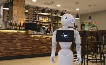 U budimpeštanskom kafiću roboti donose kavu i zabavljaju goste robot
