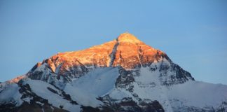 Kina turistima zabranila pristup Mount Everestu Mount Everest