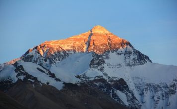 Kina turistima zabranila pristup Mount Everestu Mount Everest