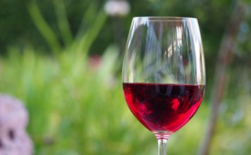 Sastojak crnog vina pomaže u snižavanju krvnog tlaka crno vino