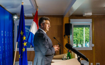 Pad na ispitu demokracije HDZ, Vlada, Andrej Plenković