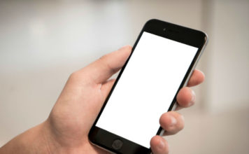 Je li digitalna tehnologija zaista štetna za djecu ili donosi više koristi nego štete mobitel u ruci, ekran mobitela, digitalna tehnologija