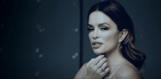 Severina nabacila ubojiti dekolte pa fotku podijelila s fanovima!